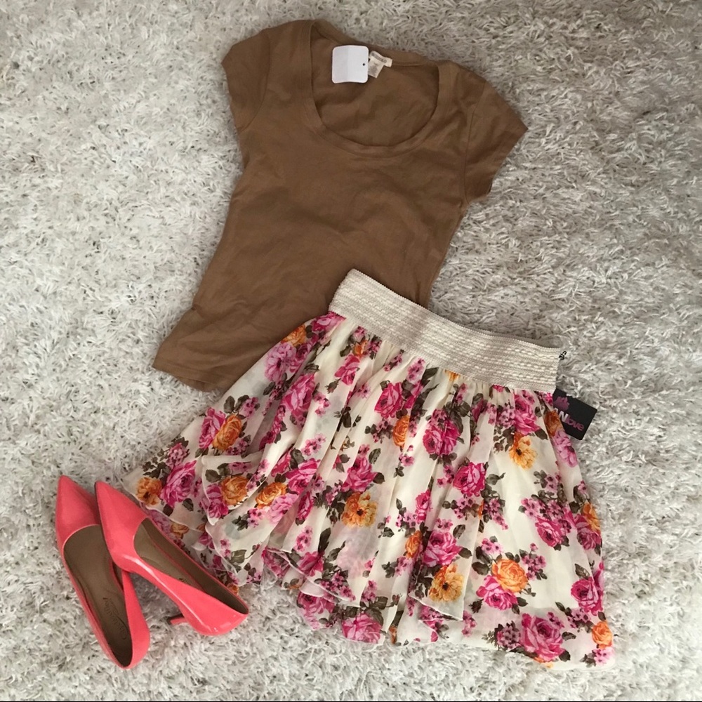 🌸 Flowy Mini Skirt - NWT